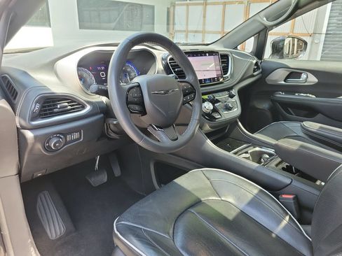 Used 2022 Chrysler Pacifica Limited w/ S Appearance Package FWD image 20