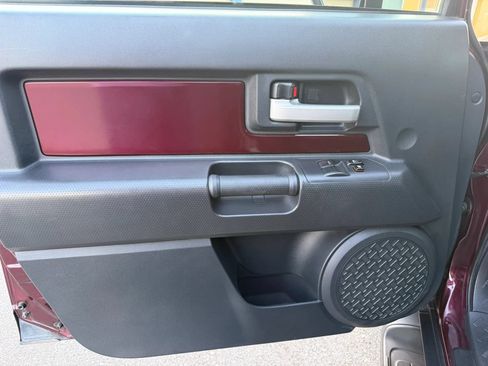 Used 2007 Toyota FJ Cruiser 2WD image 9