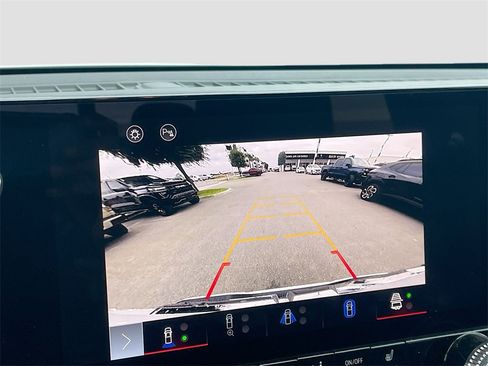 Used 2024 GMC Canyon Elevation w/ Elevation Premium Package image 16