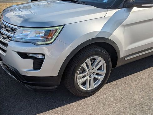 Used 2018 Ford Explorer XLT w/ Equipment Group 202A image 9