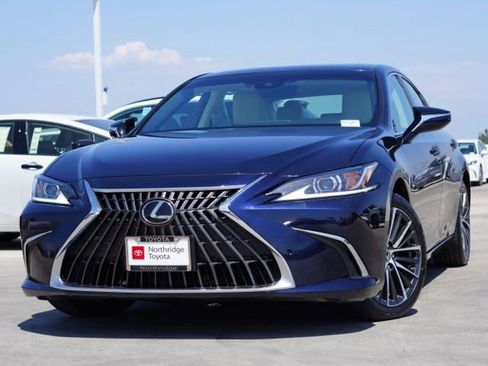 Used 2024 Lexus ES 350 w/ Premium Package FWD image 3