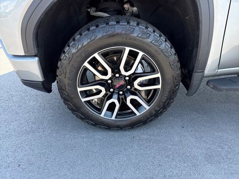 Used 2023 GMC Sierra 1500 AT4 w/ AT4 Premium Package AWD/4WD image 9