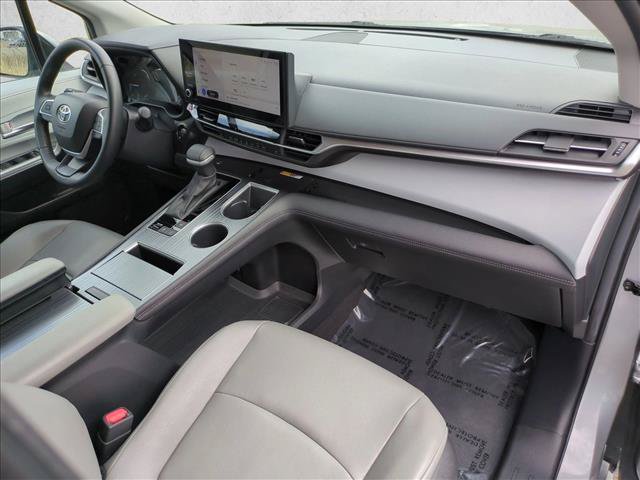 Used 2025 Toyota Sienna XLE FWD image 22