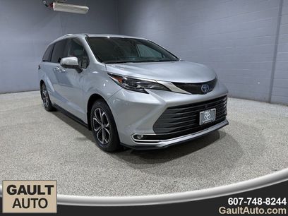 Used 2025 Toyota Sienna Platinum