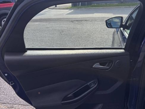 Used 2012 Ford Focus Titanium FWD image 13