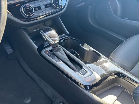 Used 2025 Buick Envista Sport Touring image 39