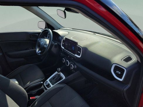 Used 2023 Hyundai Venue Limited image 30