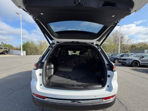 Used 2025 Jeep Grand Cherokee Laredo w/ Luxury Tech Group I image 19