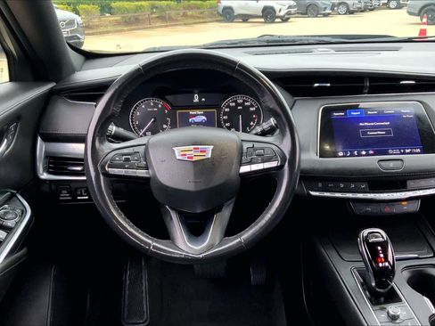 Used 2023 Cadillac XT4 Premium Luxury image 6