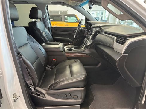 Used 2017 GMC Yukon XL SLT w/ Open Road Package AWD/4WD image 17