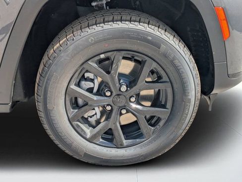 New 2025 Jeep Grand Cherokee L Altitude image 9