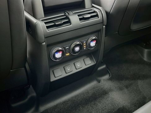 Certified 2025 Land Rover Defender 110 AWD/4WD image 25