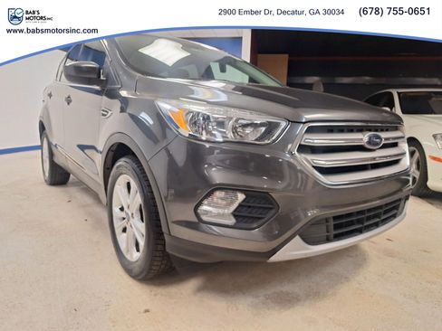 Used 2018 Ford Escape SE image 3