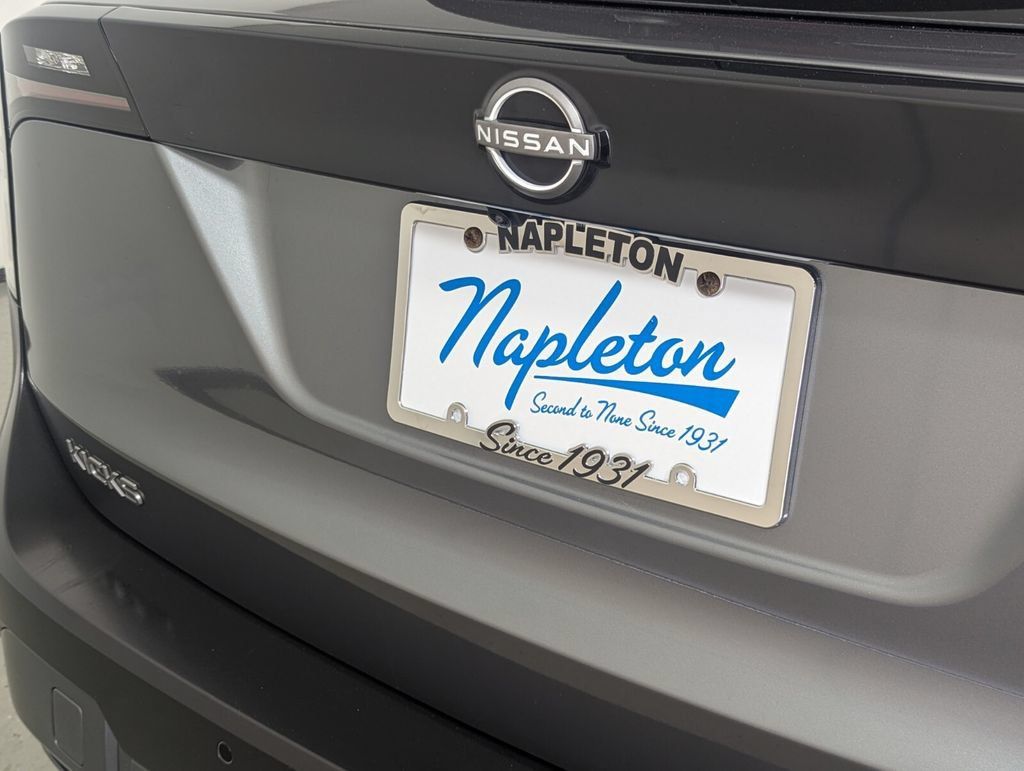 Used 2025 Nissan Kicks SR FWD image 7