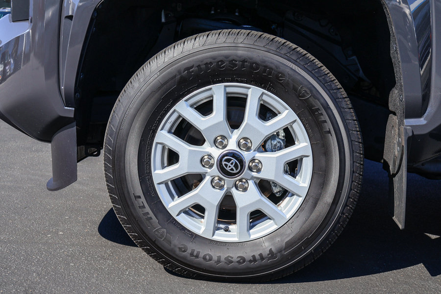 Used 2025 Toyota Tacoma SR5 AWD/4WD image 15
