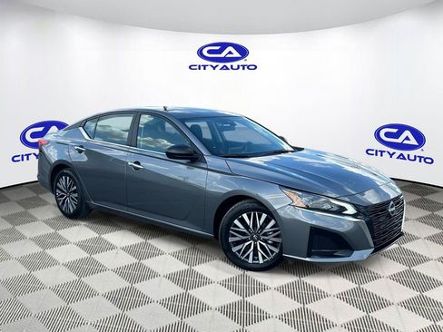 Used 2025 Nissan Altima 2.5 SV image 1