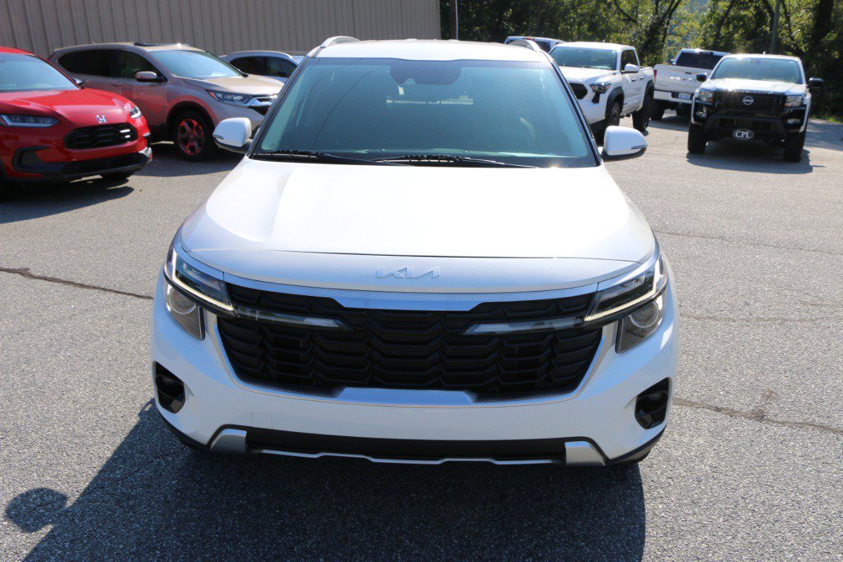 Used 2025 Kia Seltos EX AWD/4WD image 11