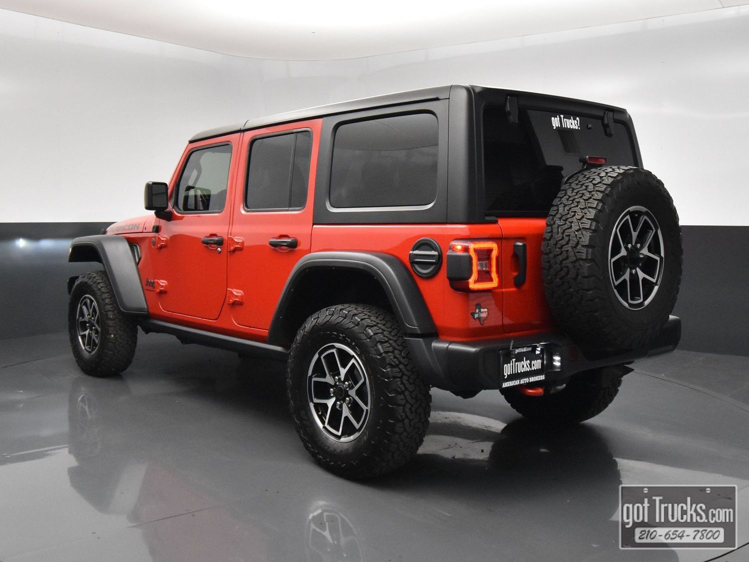 Used 2024 Jeep Wrangler Unlimited Rubicon w/ Technology Group AWD/4WD image 5