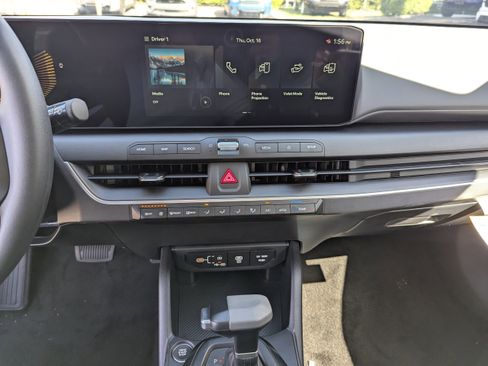 New 2025 Kia K4 LX image 19