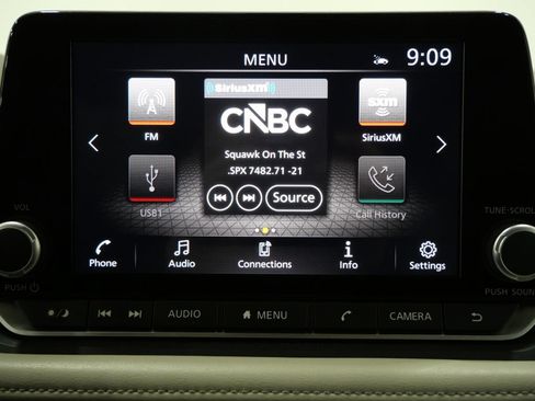 Used 2025 Nissan Rogue SV AWD/4WD image 17