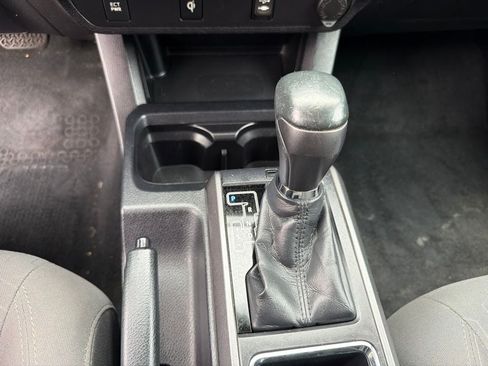 Used 2017 Toyota Tacoma TRD Sport w/ Tow Package (A/T) AWD/4WD image 18