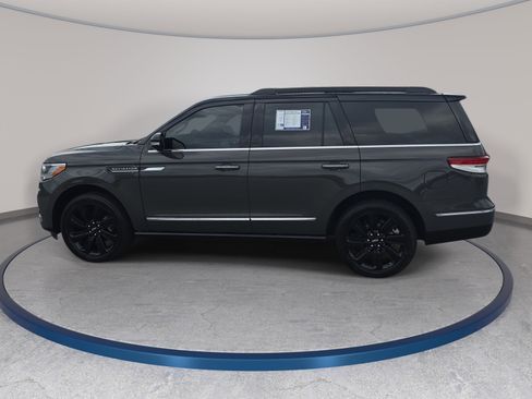 Certified 2024 Lincoln Navigator Black Label AWD/4WD image 8