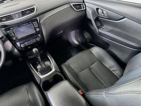 Used 2015 Nissan Rogue SL w/ SL Premium Package image 26