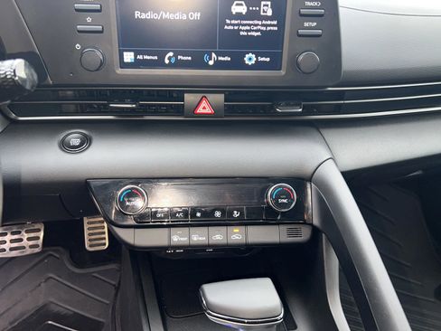 Certified 2025 Hyundai Elantra Sport image 11