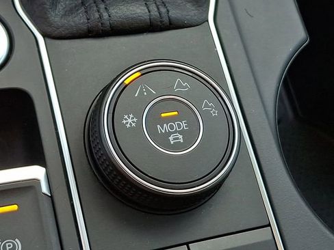 Used 2020 Volkswagen Atlas Cross Sport SE image 26