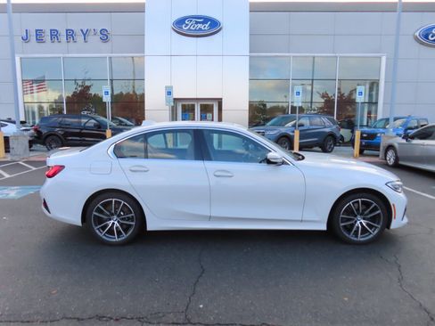 Used 2022 BMW 330i xDrive Sedan w/ Driving Assistance Package image 4