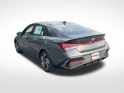 New 2025 Hyundai Elantra SEL image 3