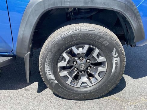 Used 2017 Toyota Tacoma TRD Off-Road AWD/4WD image 10