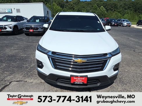 Used 2023 Chevrolet Traverse LT FWD image 3
