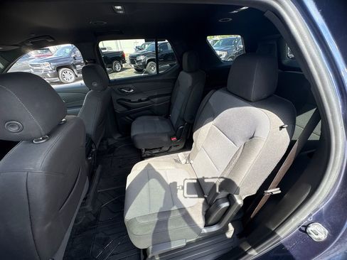 Used 2023 Chevrolet Traverse LT image 11