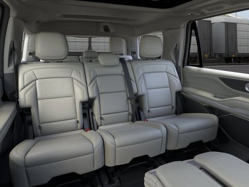 New 2026 Lincoln Navigator Reserve AWD/4WD image 11