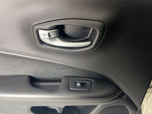 Used 2018 Jeep Compass Sport FWD image 55