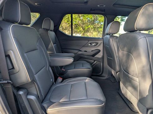 Used 2023 Chevrolet Traverse Premier image 19