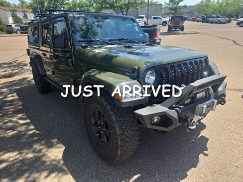 Used 2023 Jeep Gladiator Willys AWD/4WD image 1