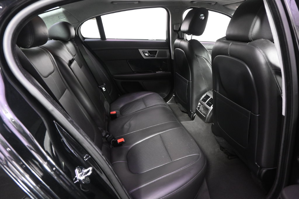 Used 2014 Jaguar XF Supercharged RWD image 18