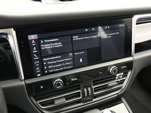 Certified 2023 Porsche Macan Turbo AWD/4WD image 20