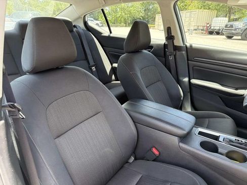 Used 2025 Nissan Altima 2.5 SV FWD image 17