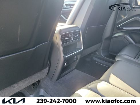 Used 2023 Porsche Cayenne AWD/4WD image 14