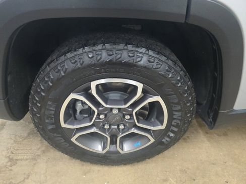 Used 2022 Jeep Grand Cherokee Trailhawk image 9