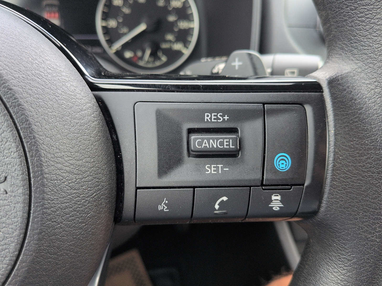 Used 2023 Nissan Rogue SV AWD/4WD image 16