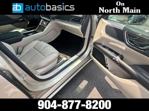 Used 2017 Lincoln Continental Select FWD image 10