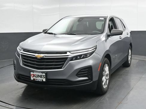 Used 2023 Chevrolet Equinox LS w/ LS Convenience Package FWD image 6