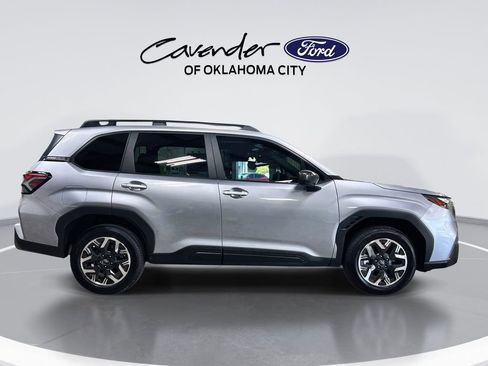 Used 2025 Subaru Forester Premium AWD/4WD image 9