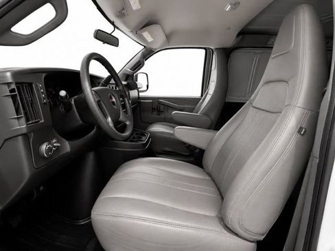 Used 2025 GMC Savana 3500 Extended RWD image 19