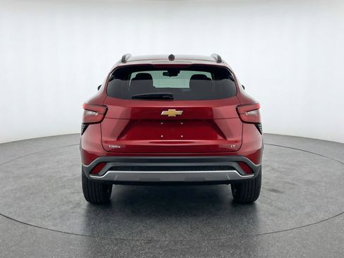Used 2025 Chevrolet Trax LT FWD image 7