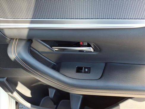 Used 2025 MAZDA CX-70 Plug-In Hybrid w/ Premium Pkg image 18